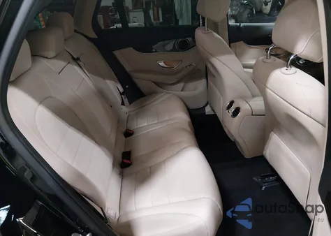 2016 Mercedes-Benz Glc 300 z USA, uszkodzony, nr VIN WDC0G4JB1GF090859